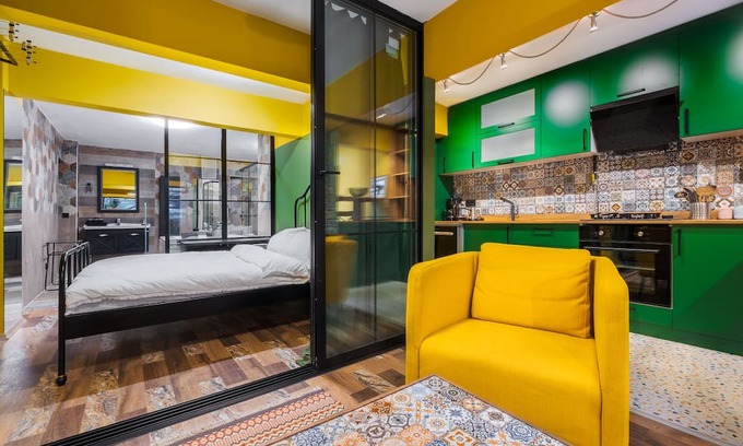Moda Apartment | Flat w Jacuzzi and Backyard 6 min to Kadikoy Coast