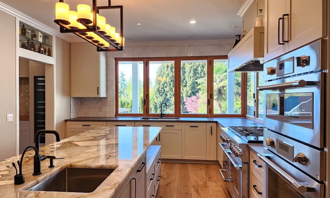 Redmond Other | Hollywood Manor in Woodinville Tourist District