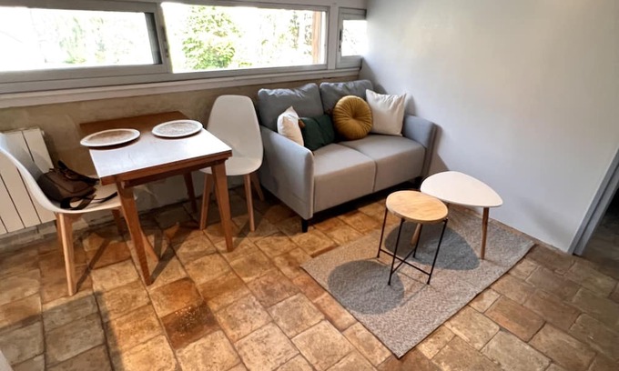 Chinon Apartment | La Tour de L'horloge, Appartement Typique de la Ville, vue sur le Château