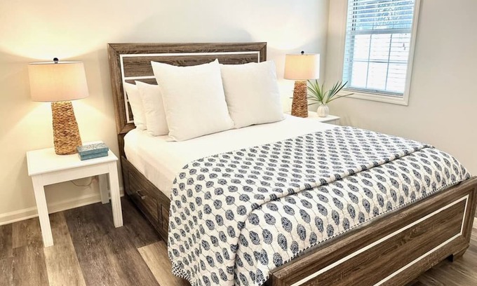 Saint Simons Heights Condo | Sandy Shores Retreat - Pet Friendly!