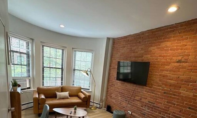 Prudential - St. Botolph Apartment | Peaceful Back Bay Studio