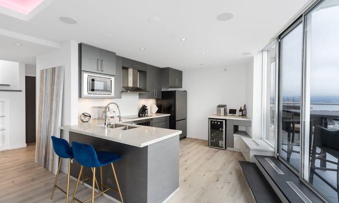 Gastown Apartment | NY Style Penthouse with Private Hot Tub