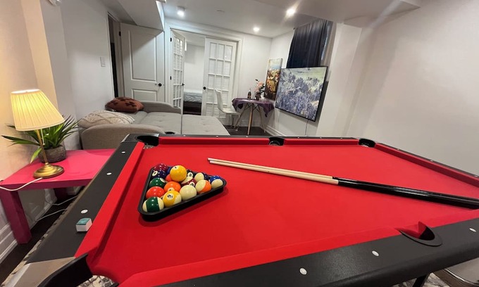 Richmond Hill Apartment | cozy1bedroom Guest suite(1queen bed+1 double Sofa bed,1floor mattress (5Guests)