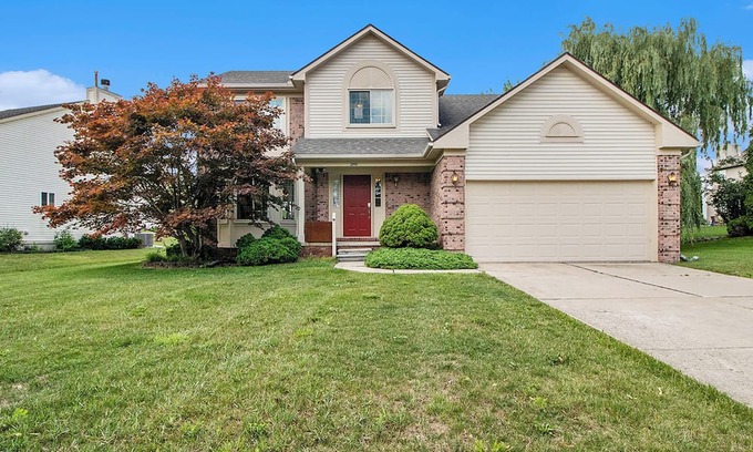 Ann Arbor House | Elegant Residence 3 Miles from UM Stadium