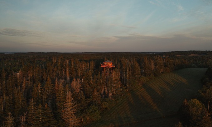 Lunenburg County Apartment | Shackup Tower - 30 ft in the air & hot tub