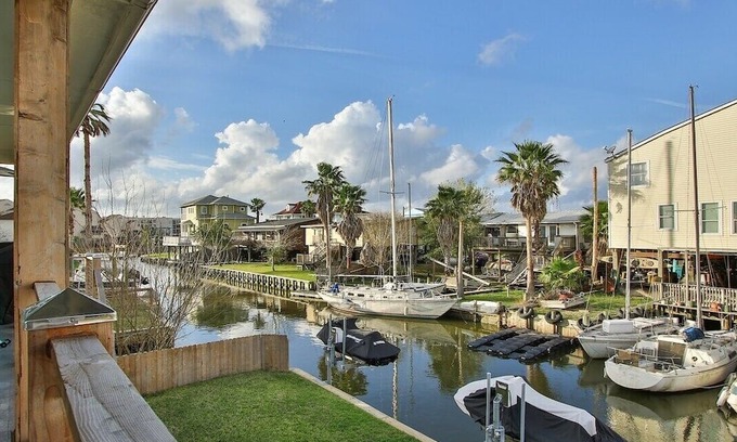 Clear Lake Shores House | Spacious, stylish & steps from the action—perfect for your next group getaway