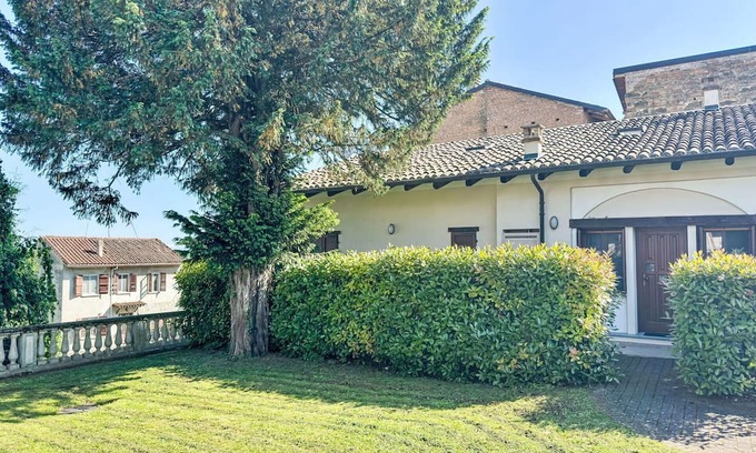 Montemagno House | Stunning villa for 3 guests with A/C, TV, terrace, pets allowed and panoramic view