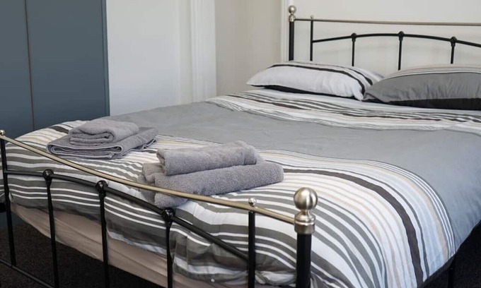 Hull House | Hullidays》University Quarter 4 Bed House