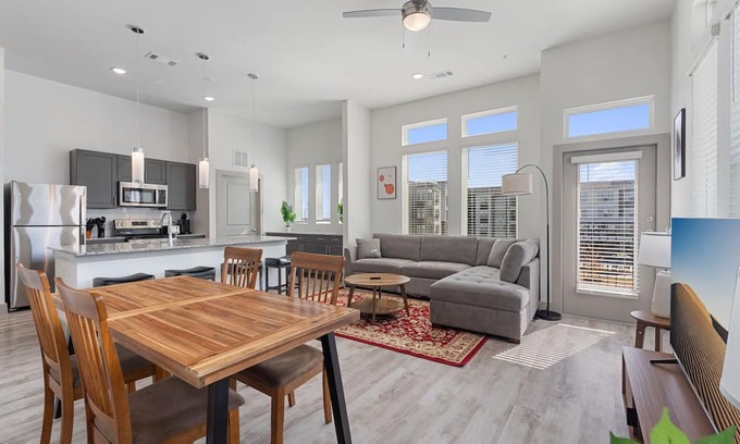 Stony Ridge North Apartment | Luxury 2BD/2BA Next to Airport 8449
