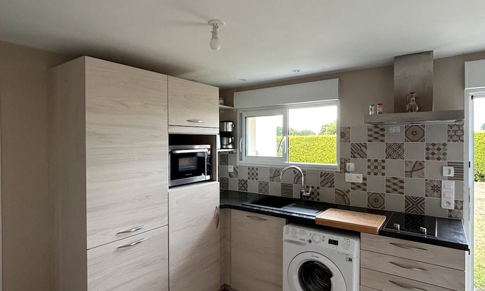 Neant-sur-Yvel House | Holiday Home "Nid Douillet" with Wi-Fi