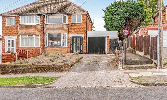 Yardley House | Newly refurbished, spacious 5 bed house