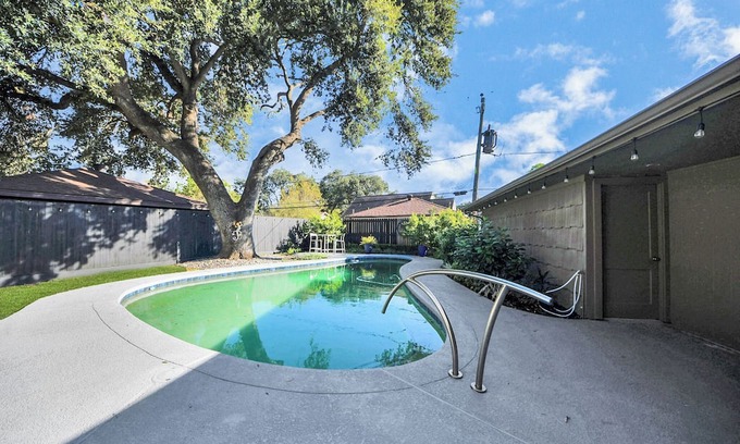 Sharpstown House | Pool Oasis 4-bedroom in fantastic Houston near 59/Galleria/NRG stadium