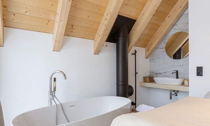 Schonberg House | Stunning villa for 6 guests with WIFI, TV, terrace and pets allowed