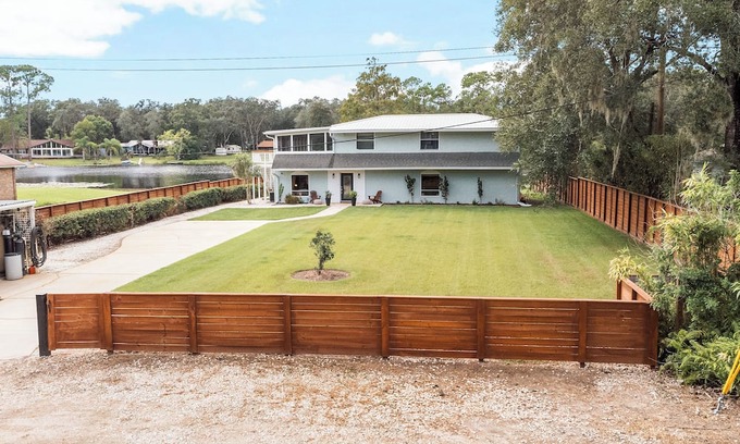 DeLand House | Lakefront Getaway 10 minutes from downtown Deland