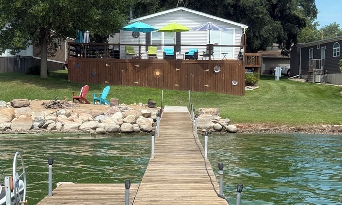 Wentworth House | Lakefront property