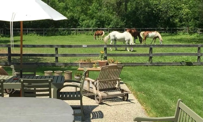 Bannockburn House | Charming Lake Forest Country Estate