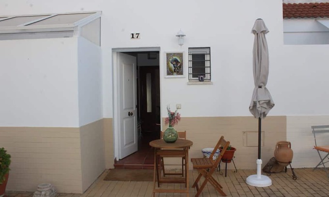 El Castillo de las Guardas House | Holiday Home 'Casa Castillo De Las Guardas' with Mountain View, Wi-Fi and Air Conditioning