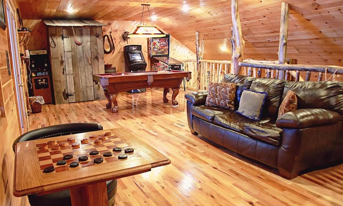 Henlawson Cabin | Deluxe 2 Bedroom Log Cabin