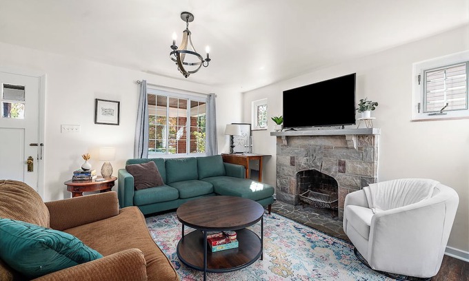 Sewickley House | tCharming Sewickley Village House, 2BR + Office/Futon, Walk to Shops