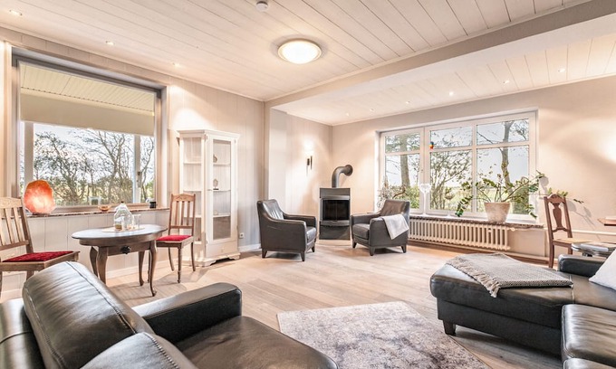 Cecilienkoog Apartment | Apartment 'Denkerhof Auszeit' with Shared Garden and Wi-Fi