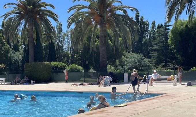 La Napoule Apartment | Apartment 'Pretty Flat in The Sun' with Mountain View, Shared Pool and Air Conditioning