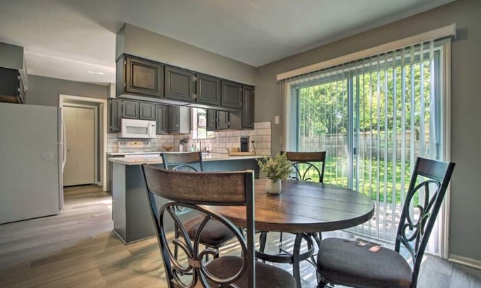 Overland Park Condo | Charming 3-bedroom condo in peaceful Overland Park with AC