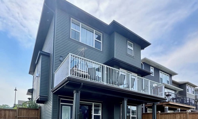 Calgary House | 2 Beds 1 Bath Walkout Basement Suite