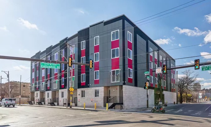 Center City Apartment | 2 Parking Spots/Sleep 14/King Bed/Pool Table