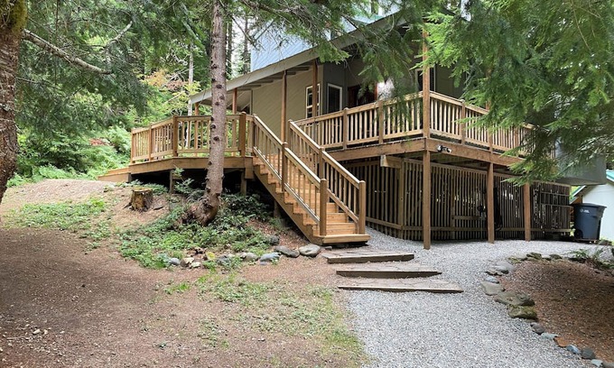 Enumclaw Cabin | Private Cabin Hike Mt.Rainier, Sunrise & Crystal Mt