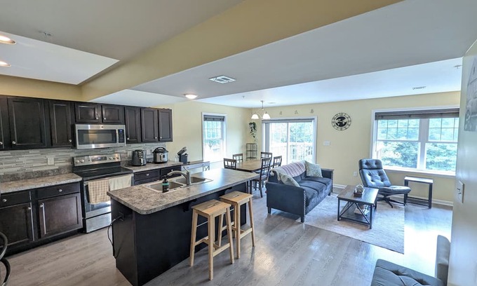 Mechanicsburg House | Charming Townhome in Peaceful Suburban Community