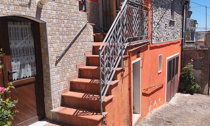 Lacedonia Apartment | Holiday Home 'La Casa Arancione' with Balcony