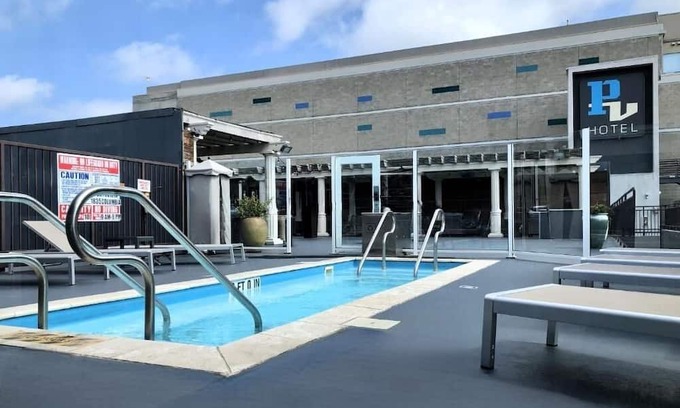Little Italy Hotel | Pet Friendly Balcony Suite Near San Diego Harbor – Mid-Century Vibe | 4 Units