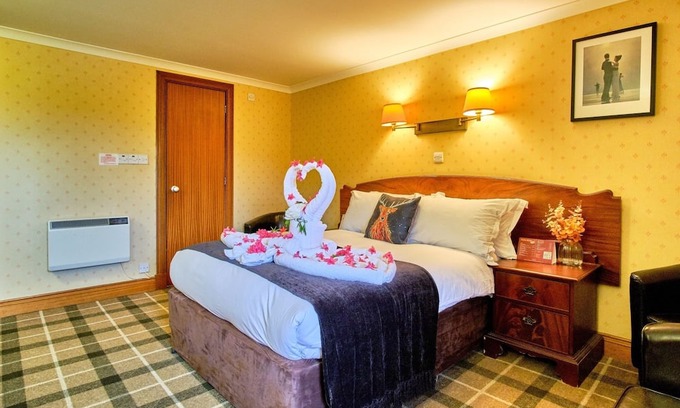 Tyndrum Hotel | Mountain View Stay with Gardens, Wildlife and Adventure Nearby