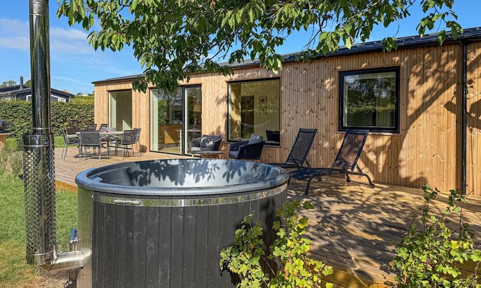 Ronde House | 4 bedroom pet friendly home in Rønde