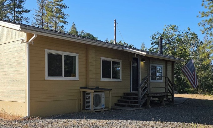 Colfax Cottage | Charming cottage at Boondok Farms in lovely Colfax