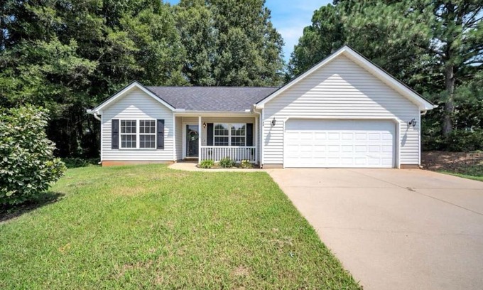 Woodruff House | Superb 3-bedroom house in quiet cul-de-sac near Reidville, GSP, Tyger River Park