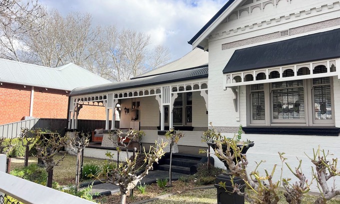 Wagga Wagga House | 52 Simmons Street, Wagga Wagga
