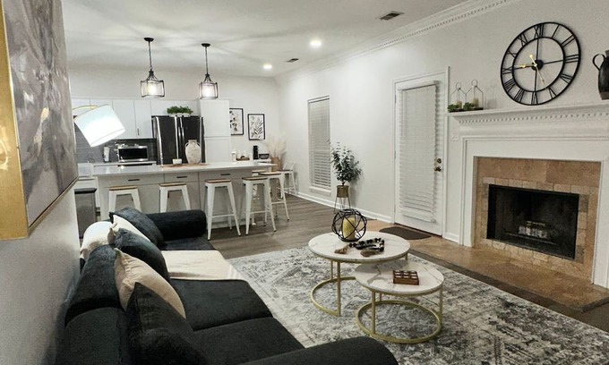 Pelham House | Cozy Pelham Cottage – Minutes from Oak Mountain Park/Pet-Friendly fees apply