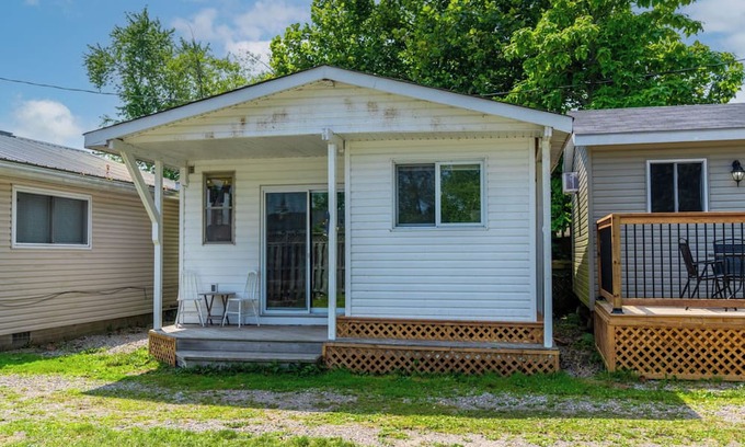 Turkey Point Cottage | Cottage in Turkey Point - beachfront