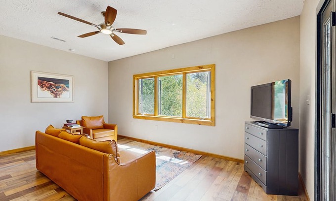 Bayfield House | Charming house w/full kitchen, peaceful location & wifi