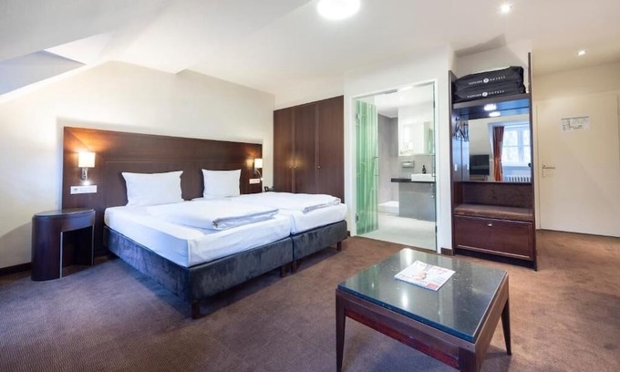 Heiligenhaus Hotel | Stay Unit Near Lake Baldeney With Bistro Dining Parking Included Pets Allowed