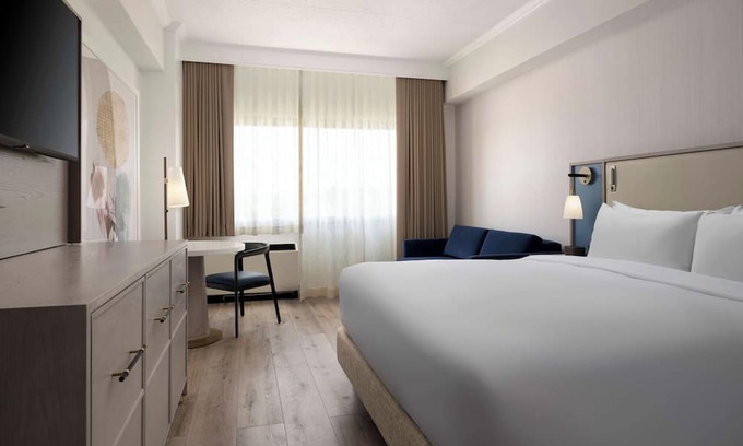 White Plains Resort | Steps from Shops & Transit – Central White Plains Suite