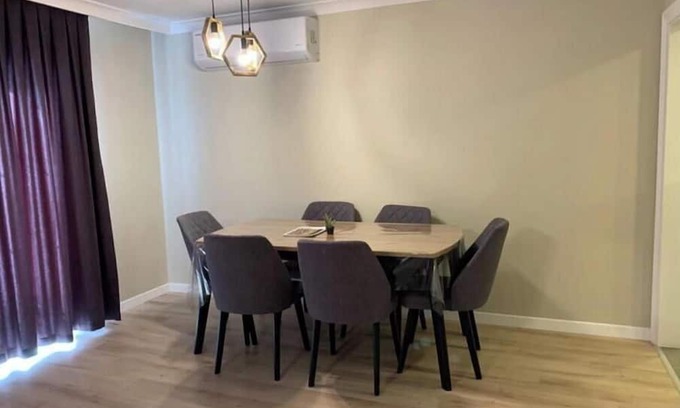 Gaziosmanpasa Apartment | Spacious 6-bedroom apartment in brilliant Istanbul with AC