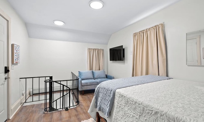Battle Creek Apartment | Unique 2-Story Studio Apartment - Walk To Downtown