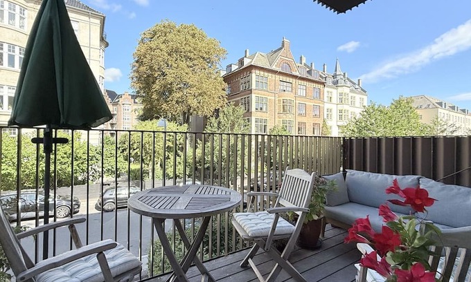Frederiksberg C Apartment | City Apartment in Frederiksberg with 2 bedrooms sleeps 4