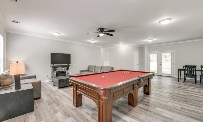 Petersburg House | 11 Mi to Fort Lee: 30-Acre Retreat w/Scenic Views