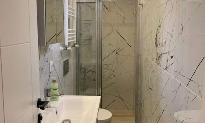 Gaziosmanpasa Apartment | Tranquil 5-bedroom apartment with AC in Istanbul