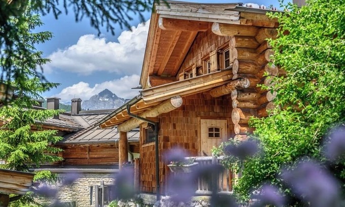 Maria Alm am Steinernen Meer Ski Chalet | Exclusive chalets with their own Swiss stone pine sauna, private whirlpool & open fireplace
