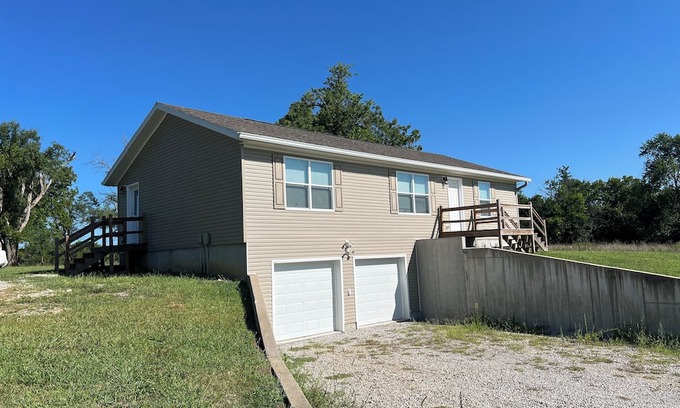 Fort Scott House | Charming 4-bedroom house with AC in Fort Scott