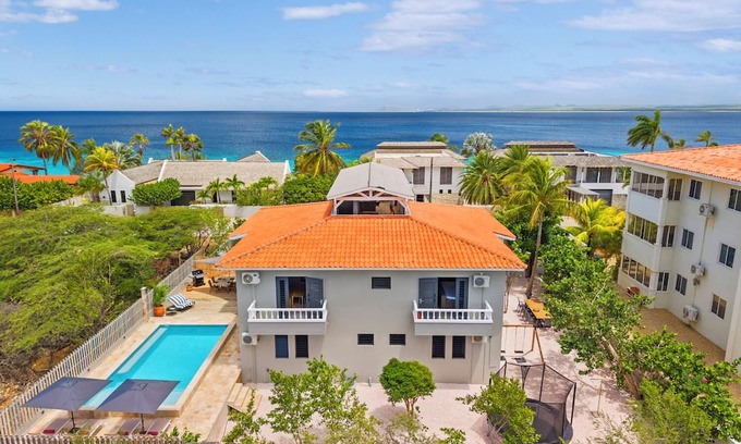 Belnem House | Spacious 5-bedroom villa on Bonaire with private pool, ocean view rooftop terrace, tropical garden, near top kitesurfing & diving spots. Sleeps 10 persons.